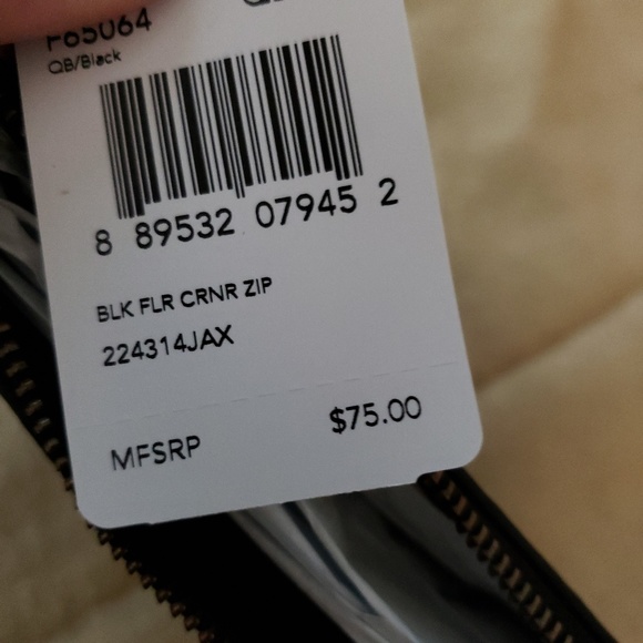 NWT Coach wristlet - Picture 3 of 5